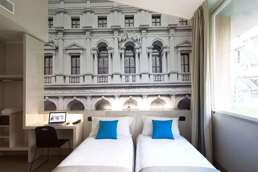 B&B Hotel Bergamo City 3*,